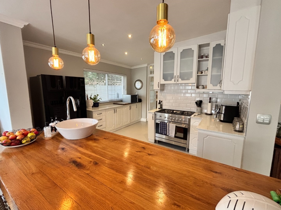 4 Bedroom Property for Sale in Gordons Bay Village Western Cape